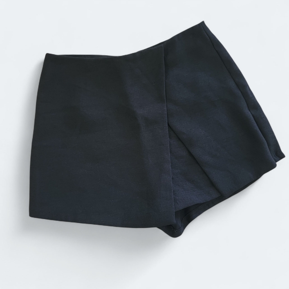 Do + Be Black Women's Shorts Size Medium Wrap Style Front Panels Skort